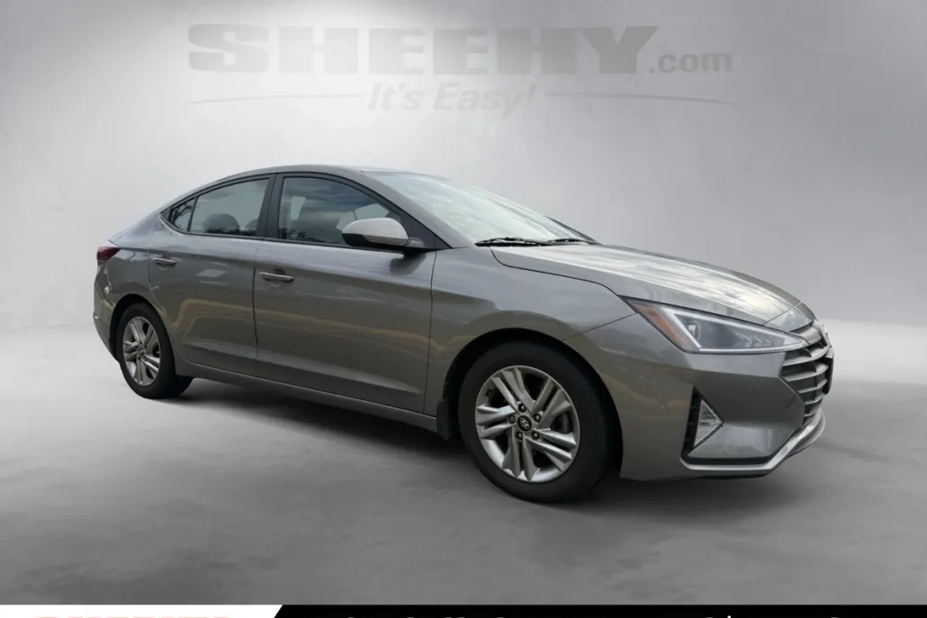 2020 Hyundai Elantra SEL photo 1