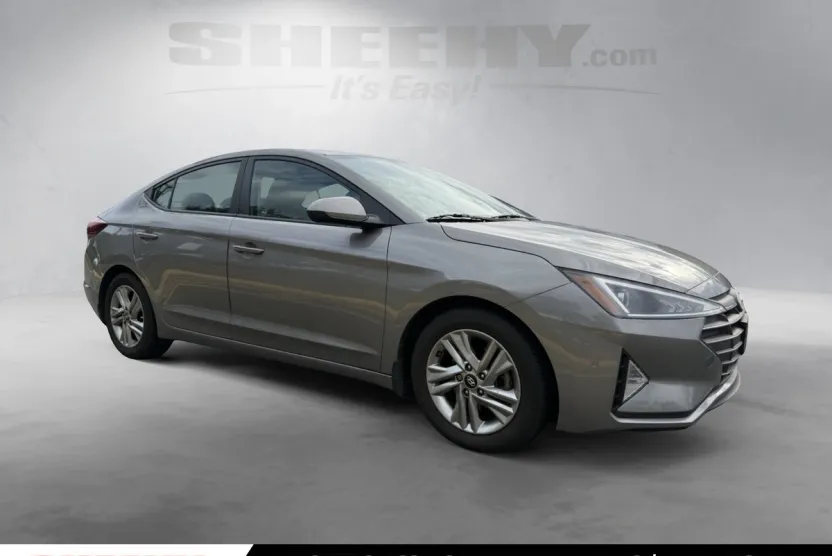 2020 Hyundai Elantra SEL photo 1