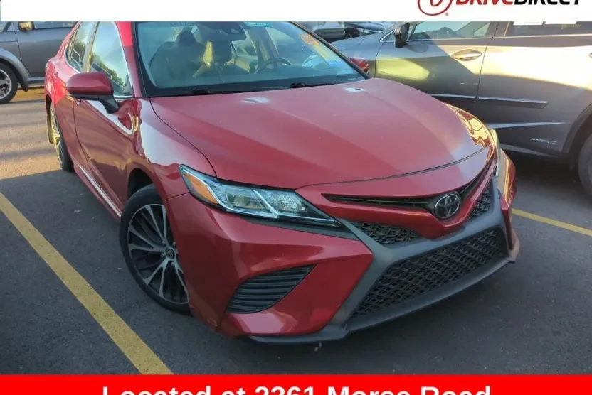 2020 Toyota Camry SE photo 1