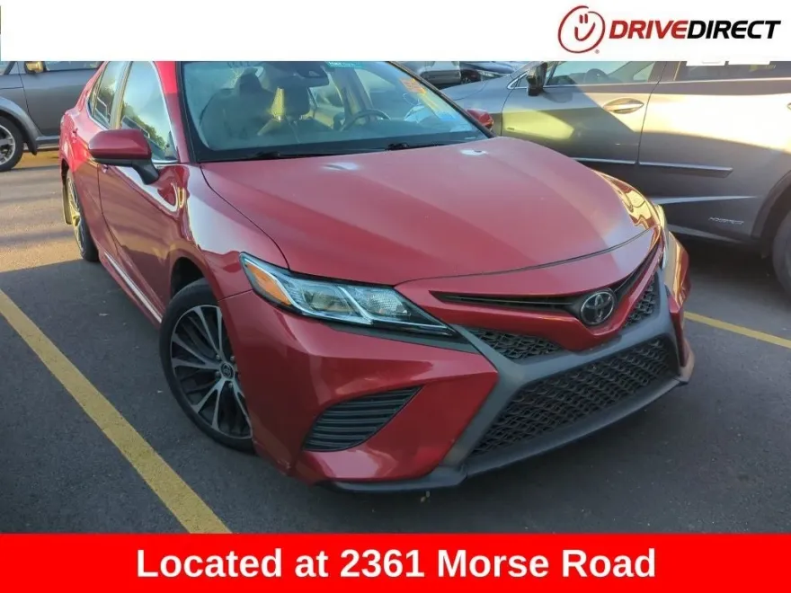 2020 Toyota Camry SE photo 1