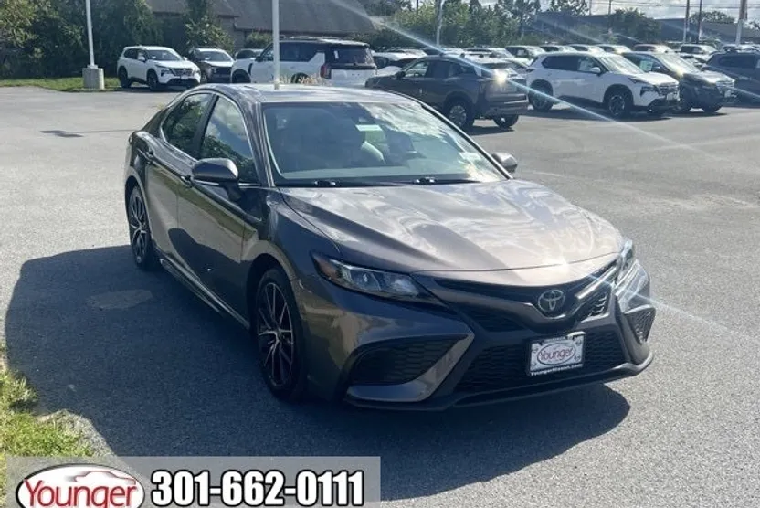 2023 Toyota Camry SE photo 1