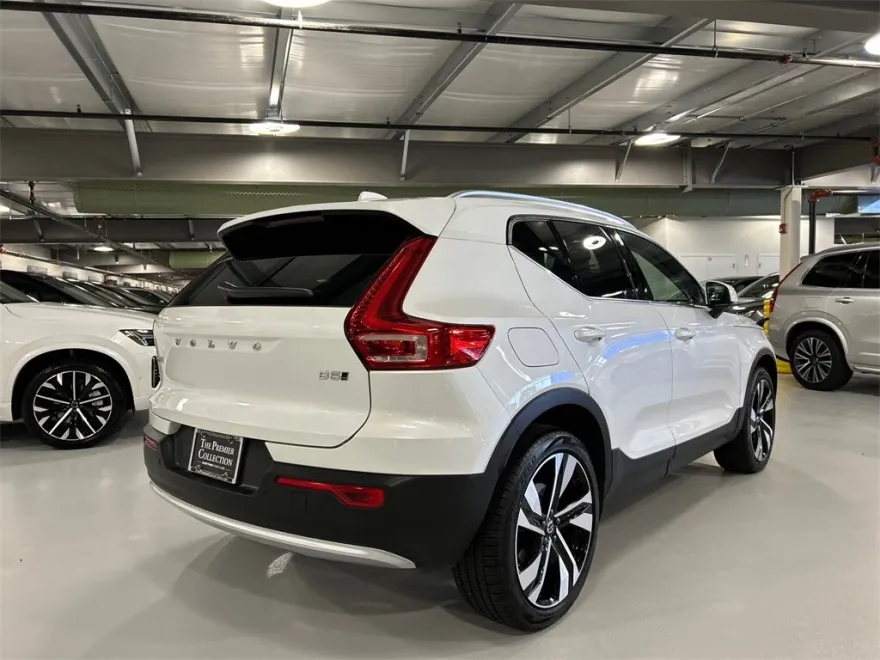 2025 Volvo XC40 Plus photo 1