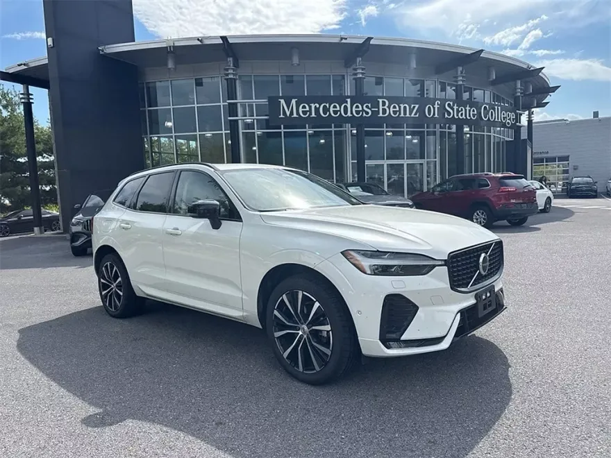 2024 Volvo XC60 B5 Plus photo 1