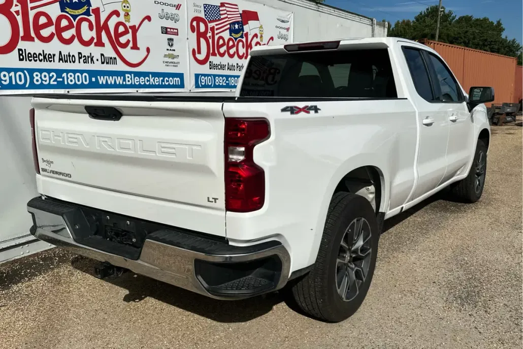 2022 Chevrolet Silverado 1500 LT photo 1