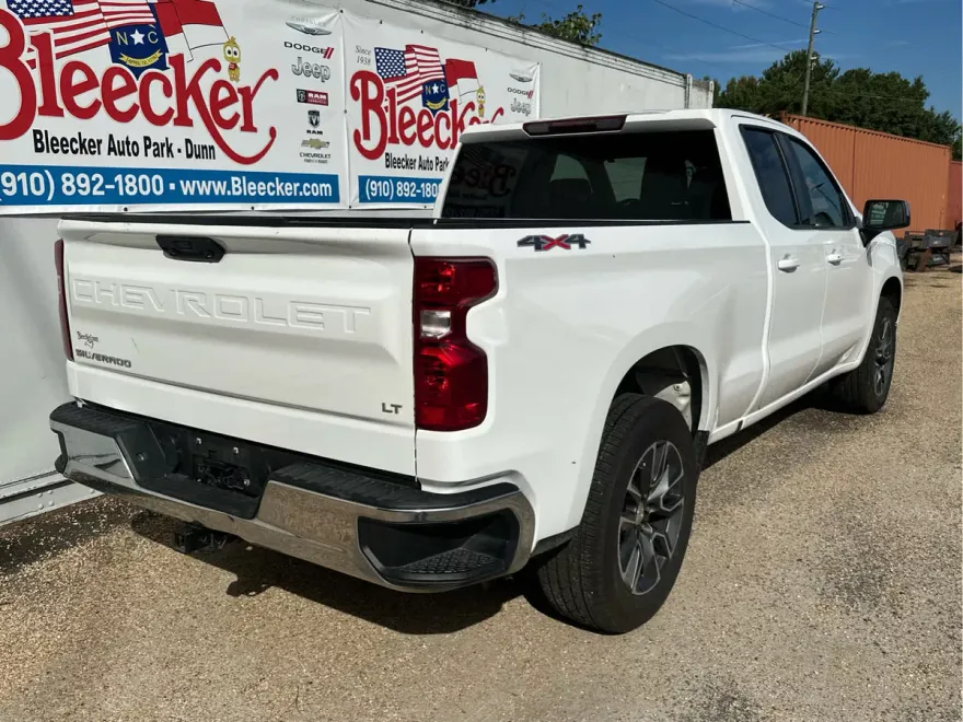 2022 Chevrolet Silverado 1500 LT photo 1