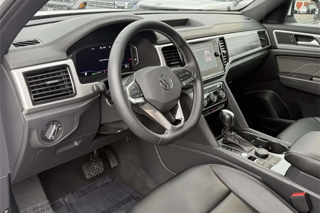 2022 Volkswagen Atlas Cross Sport V6 SE Technology photo 1