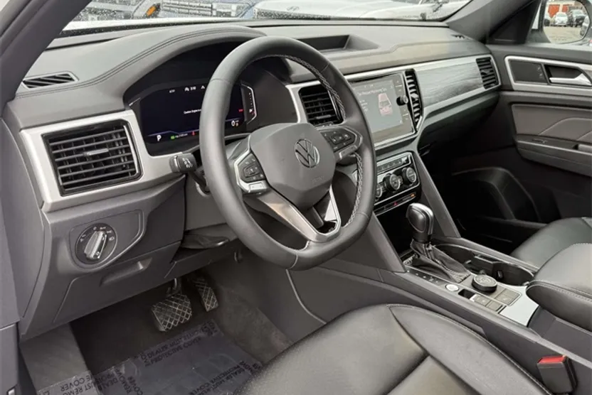 2022 Volkswagen Atlas Cross Sport V6 SE Technology photo 1