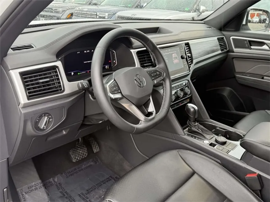 2022 Volkswagen Atlas Cross Sport V6 SE Technology photo 1