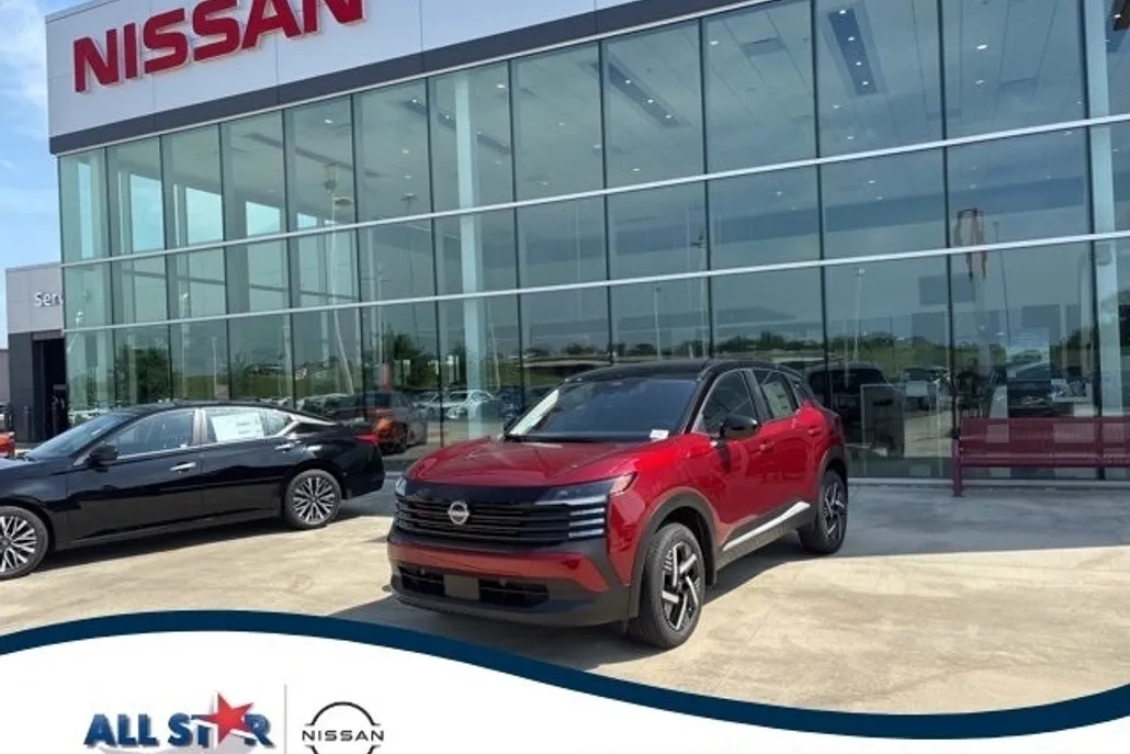 2025 Nissan Kicks SV photo 1