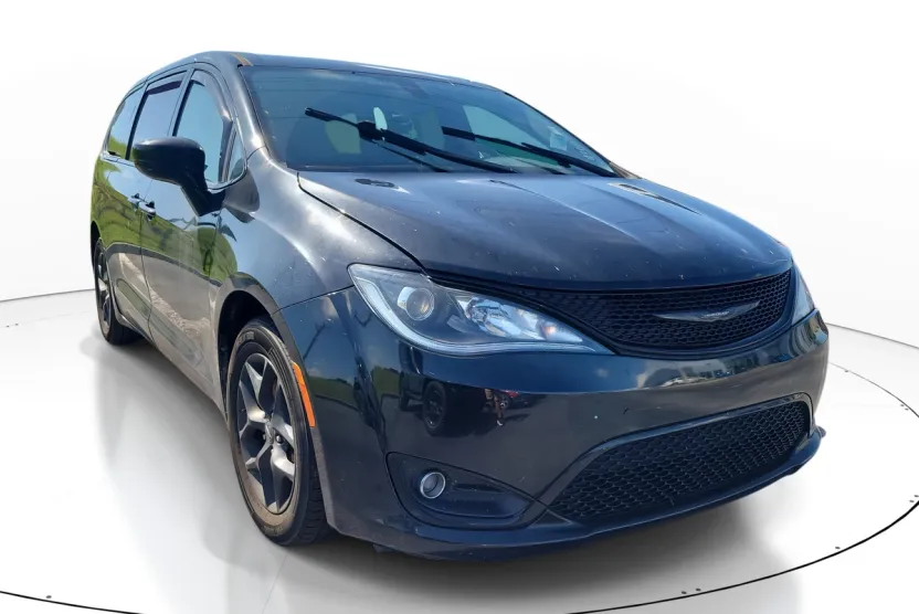 2020 Chrysler Pacifica Touring photo 1