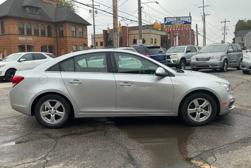 2015 Chevrolet Cruze photo 1
