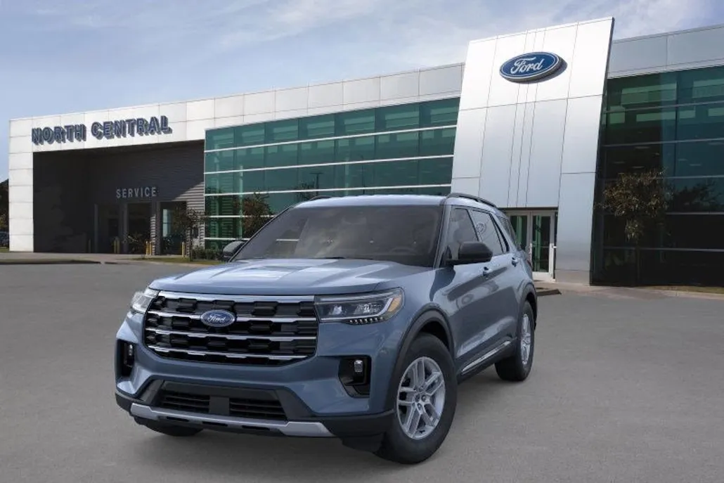 2025 Ford Explorer photo 1