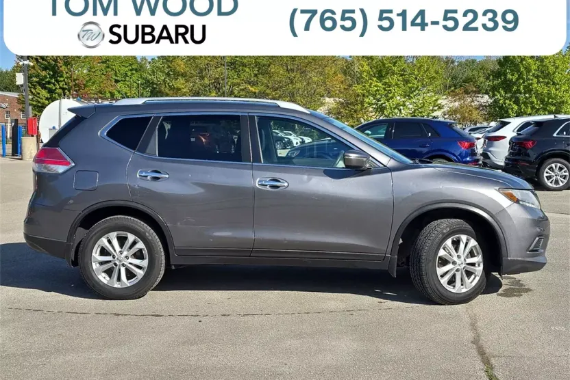 2015 Nissan Rogue SV photo 1