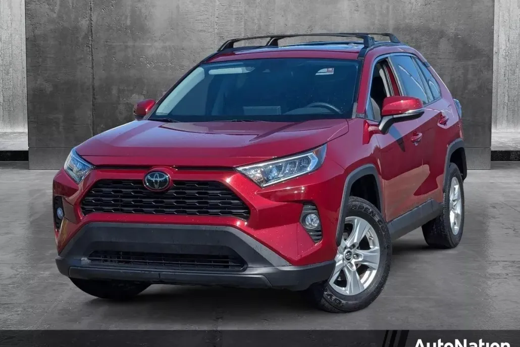 2019 Toyota RAV4 XLE photo 1