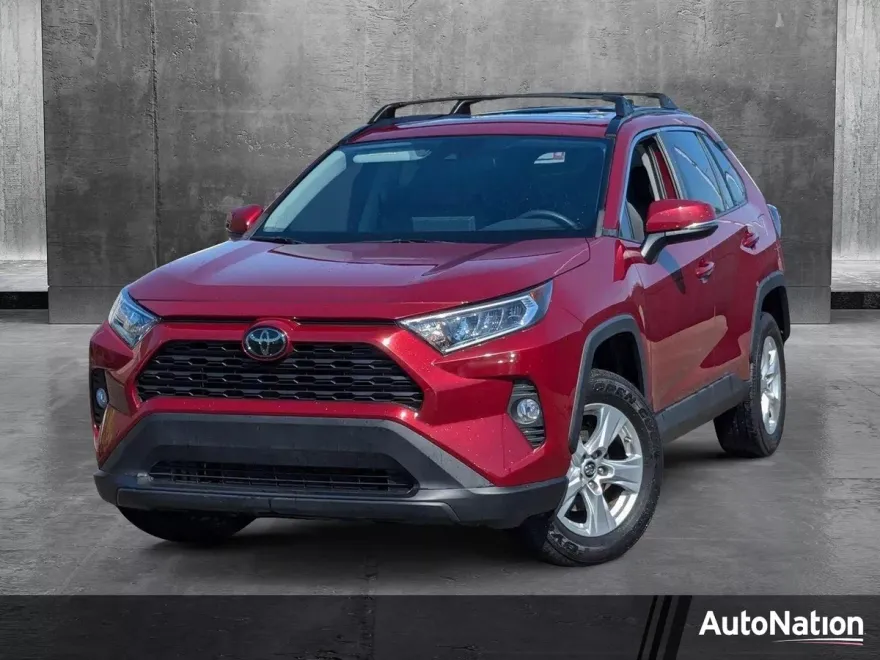 2019 Toyota RAV4 XLE photo 1