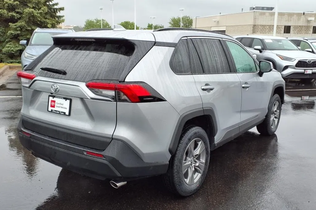 2024 Toyota RAV4 XLE photo 1