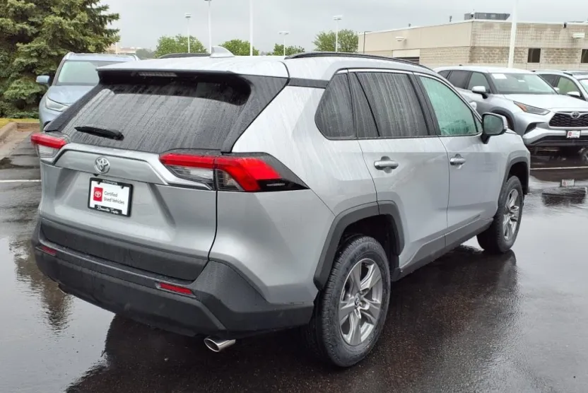 2024 Toyota RAV4 XLE photo 1