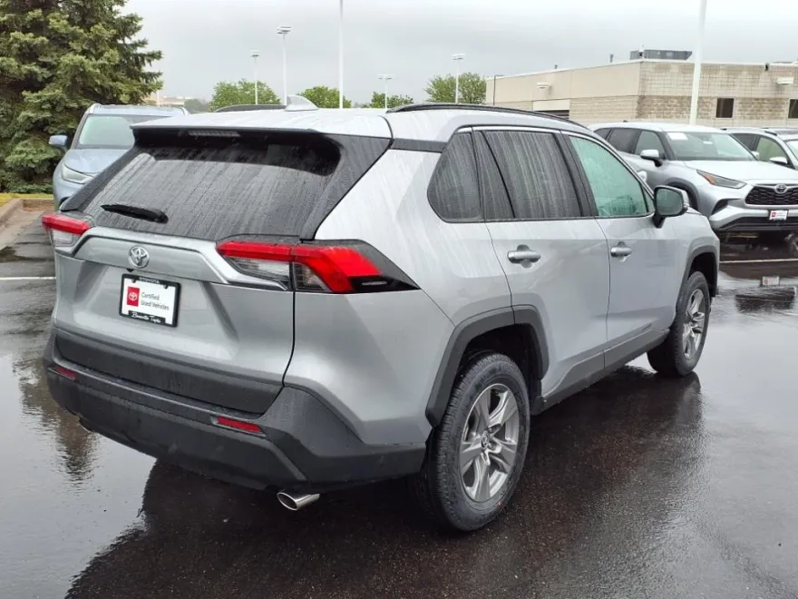 2024 Toyota RAV4 XLE photo 1