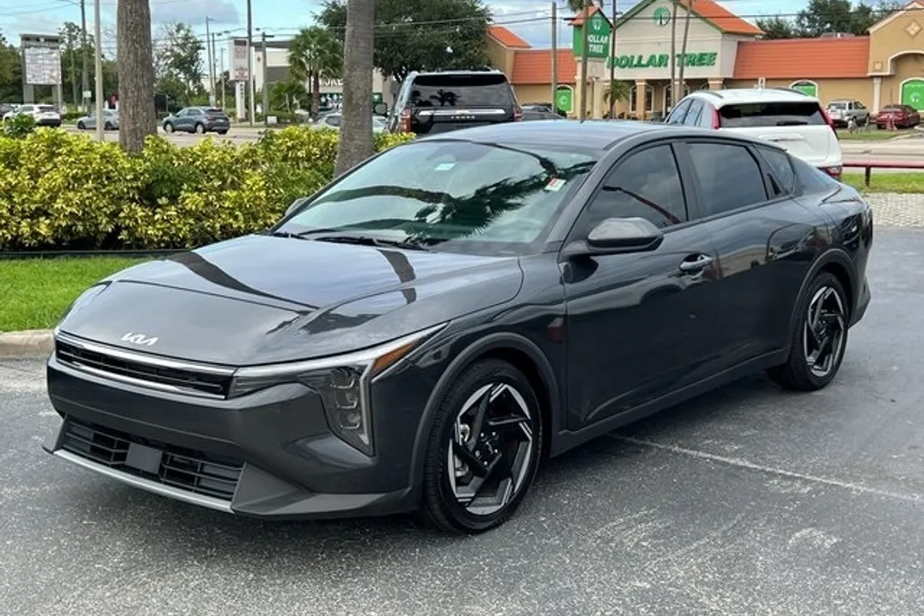 2025 Kia K4 EX photo 1