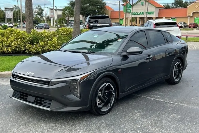 2025 Kia K4 EX photo 1