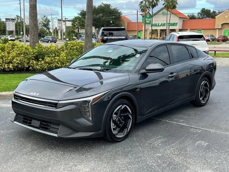 2025 Kia K4 EX photo 1