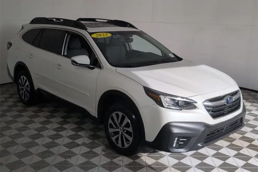 2022 Subaru Outback Premium photo 1