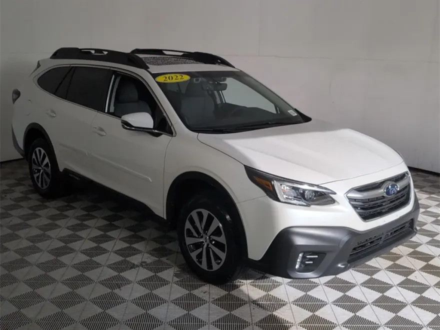 2022 Subaru Outback Premium photo 1