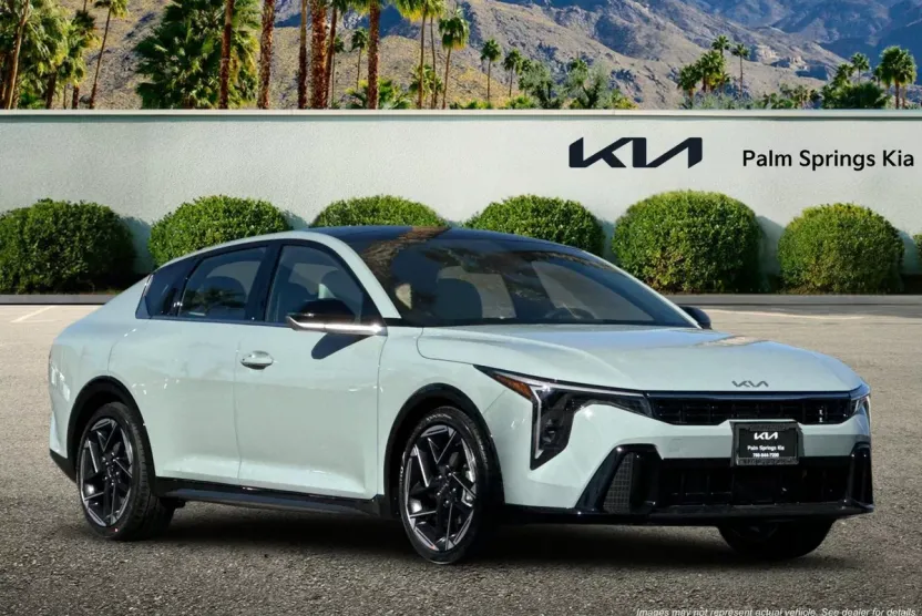 2025 Kia K4 GT-Line photo 1