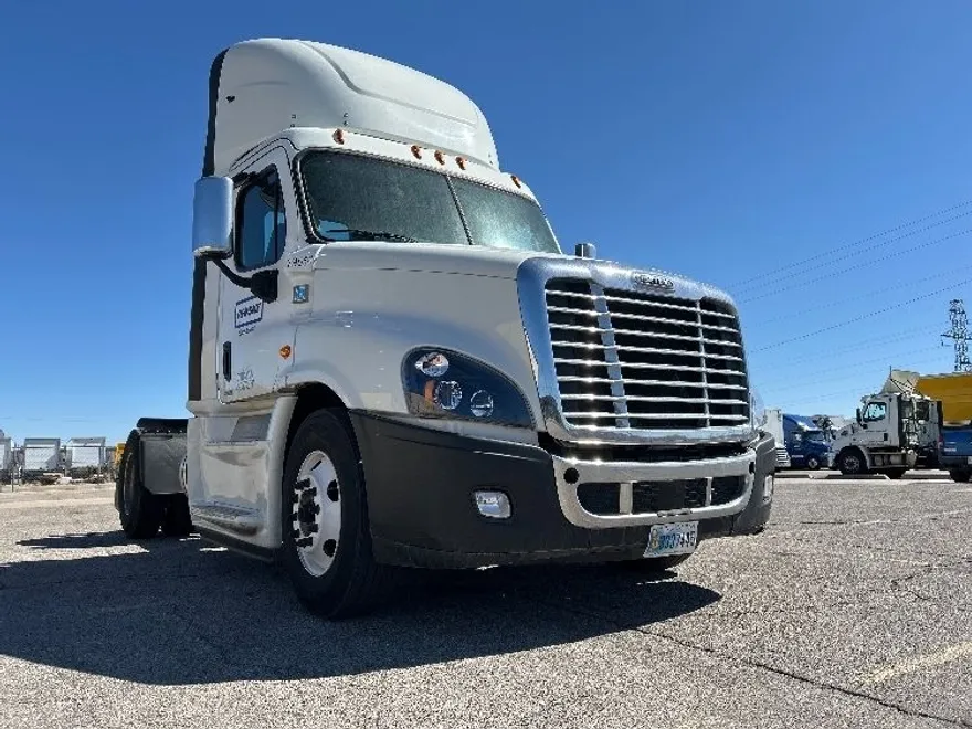 2020 Freightliner Cascadia 125" Sleeper Cab photo 1