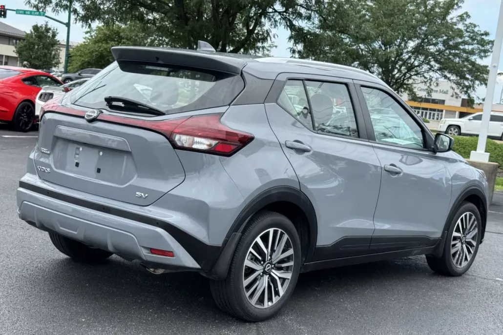 2022 Nissan Kicks SV photo 1