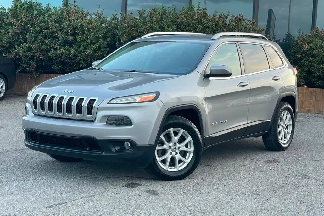 2016 Jeep Cherokee Latitude photo 1