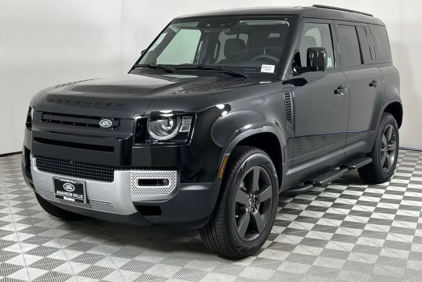 2025 Land Rover Defender 110 S photo 1