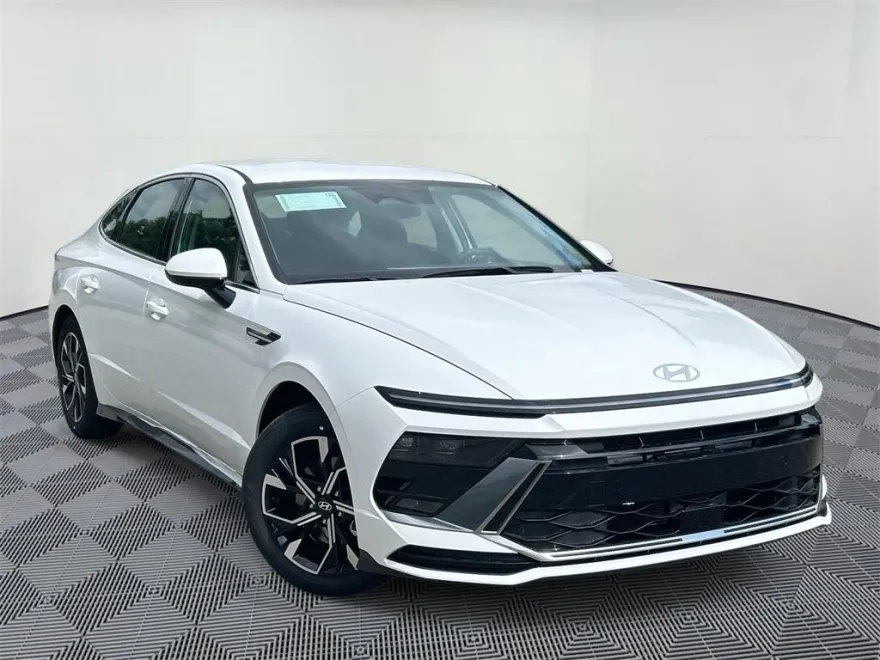 2025 Hyundai Sonata SEL photo 1