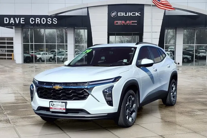 2024 Chevrolet Trax LT photo 1
