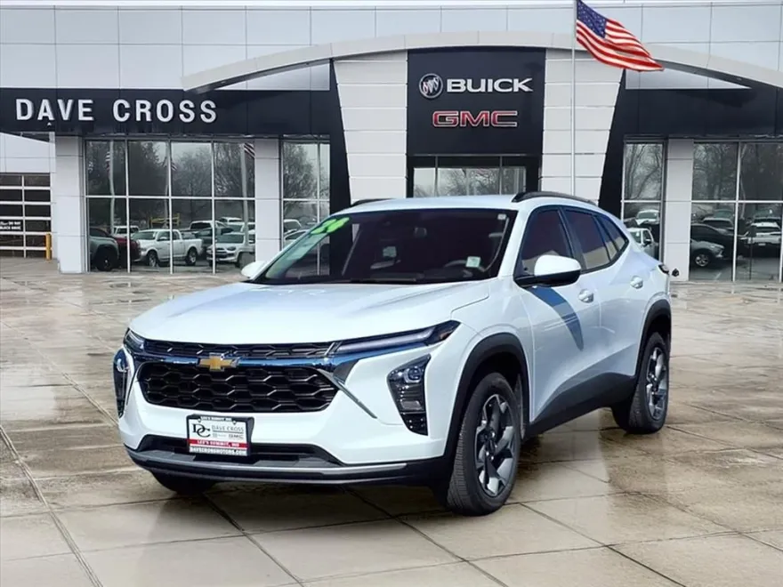 2024 Chevrolet Trax LT photo 1