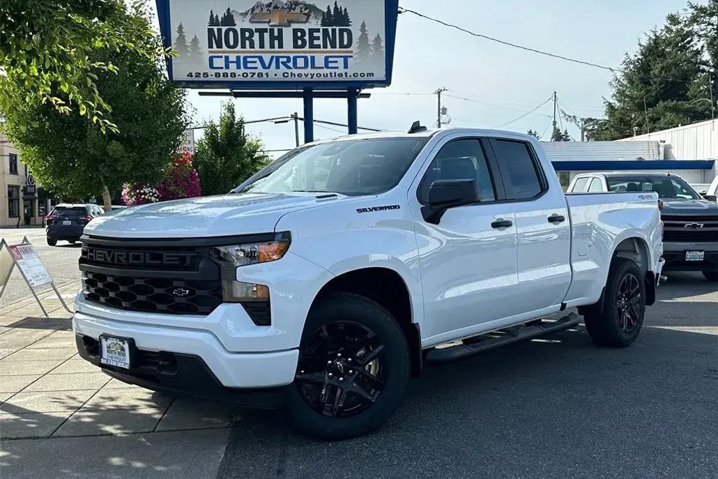 2025 Chevrolet Silverado 1500 Custom photo 1