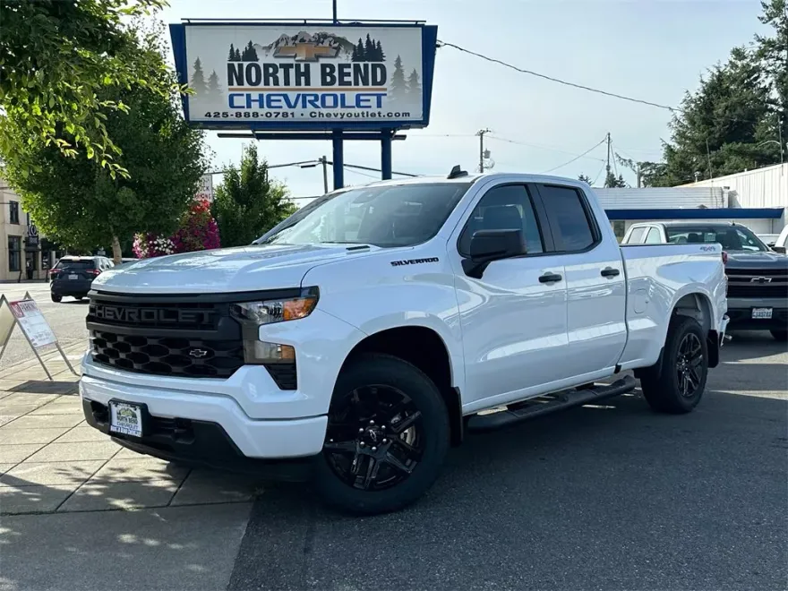 2025 Chevrolet Silverado 1500 Custom photo 1