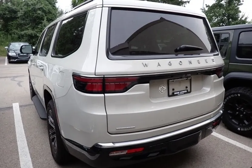 2022 Jeep Wagoneer Series III photo 1