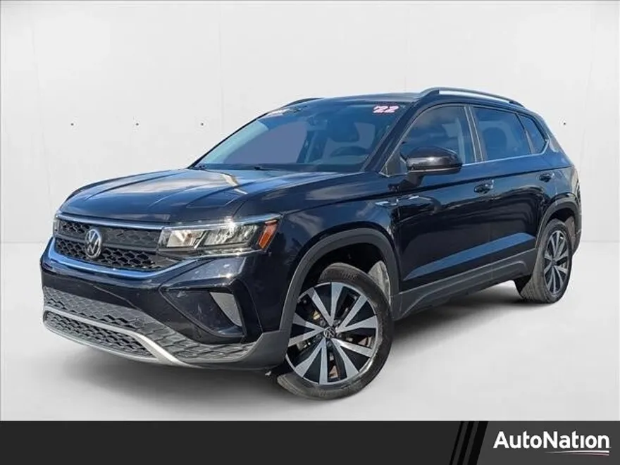 2022 Volkswagen Taos SE photo 1