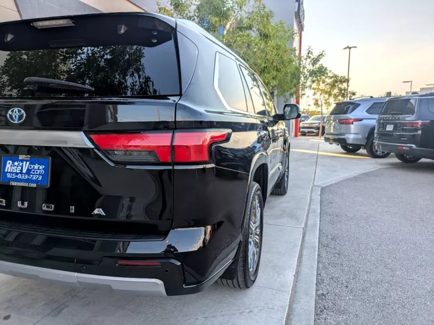 2023 Toyota Sequoia TRD Pro photo 5