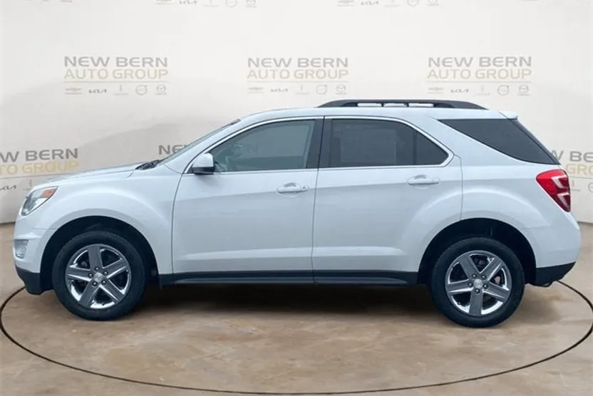 2016 Chevrolet Equinox LT photo 1