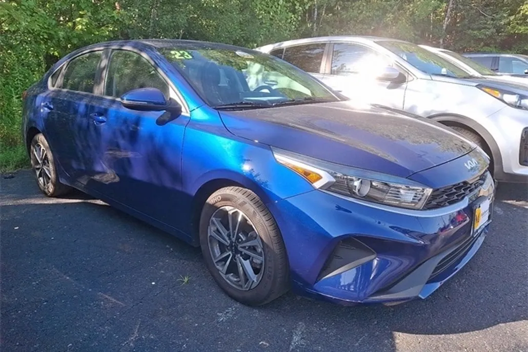 2023 Kia Forte LXS photo 1