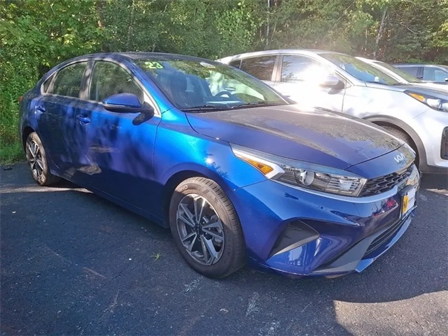 2023 Kia Forte LXS photo 1