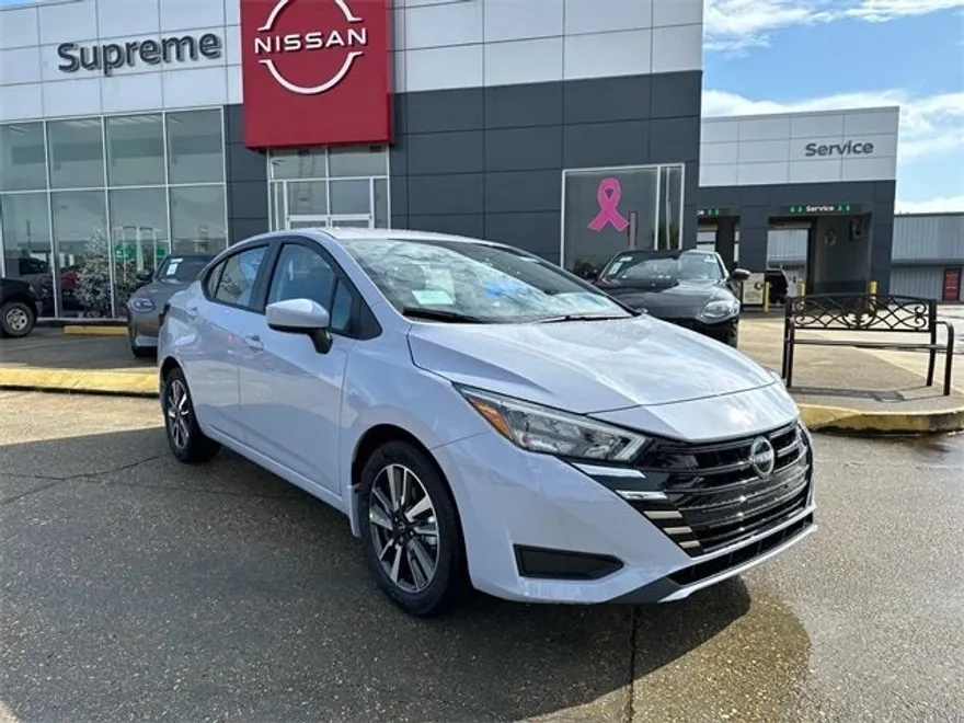 2025 Nissan Versa 1.6 SV photo 1