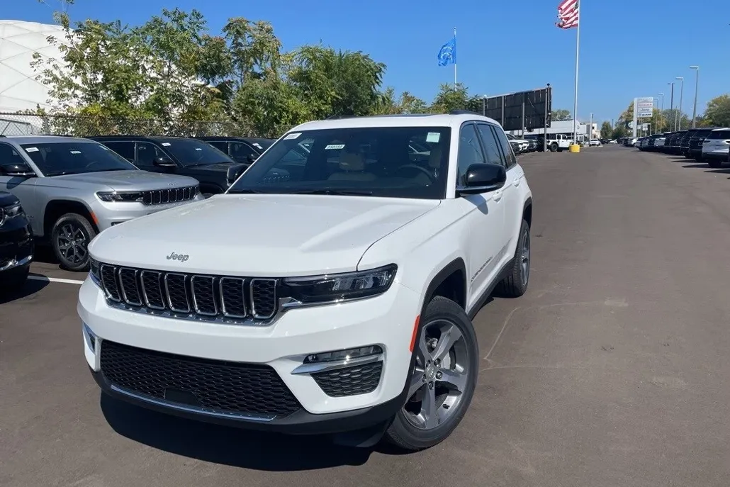 2025 Jeep Grand Cherokee Limited photo 1