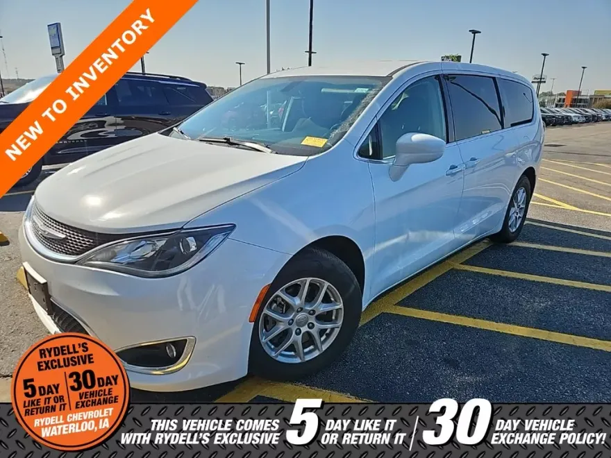 2020 Chrysler Pacifica Touring photo 1