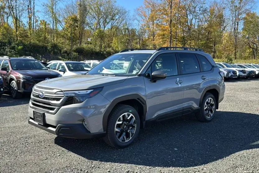 2025 Subaru Forester Premium Base photo 1