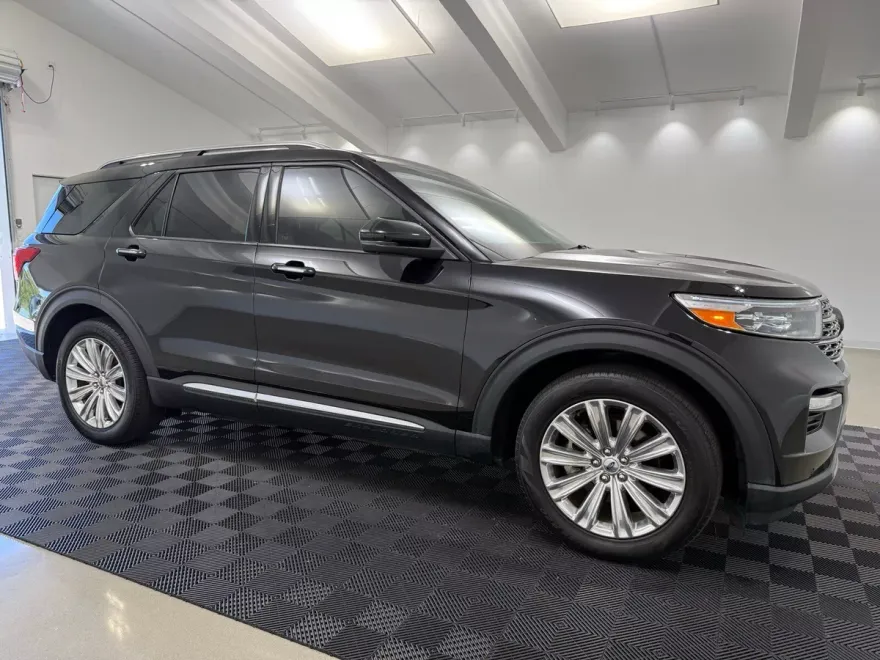 2022 Ford Explorer Limited photo 1