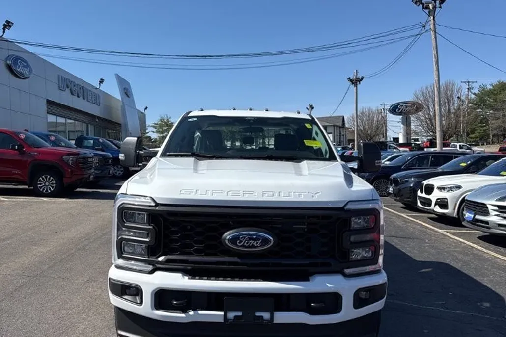 2025 Ford F-350 XL photo 1