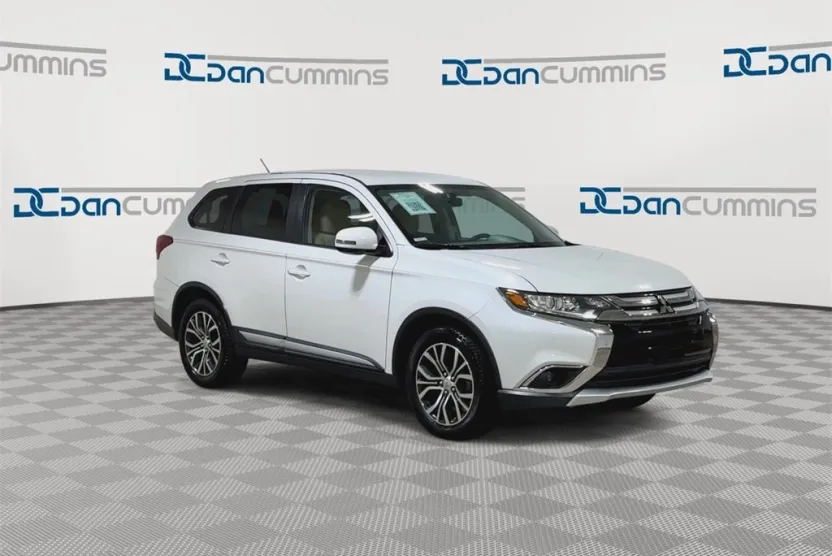 2016 Mitsubishi Outlander SE photo 1